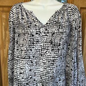 💚3/$25 Jennifer Lopez Monochrome Abstract Blouse XXL
